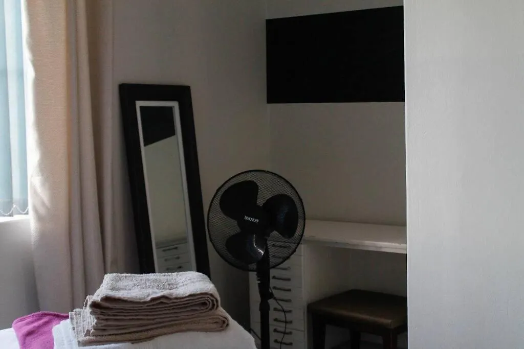 Apartamento Lovely 2 Bed In A Secure Complex With Bbq Area Ciudad del Cabo