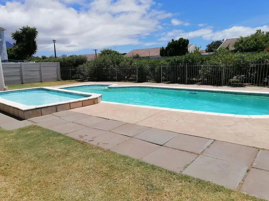 Apartamento Lovely 2 Bed In A Secure Complex With Bbq Area Ciudad del Cabo Sudáfrica